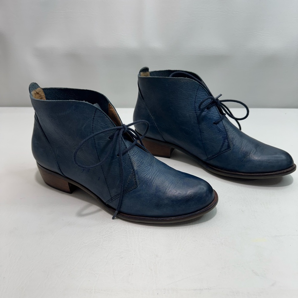 Latigo Isaac Chukka Two Hole Lace Up Wood Heel Navy Gray ankle Booties.